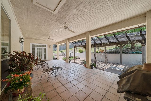 305 Lakewood Dr, Kerrville, TX 78028