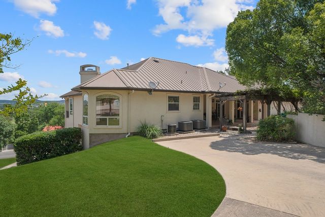 305 Lakewood Dr, Kerrville, TX 78028