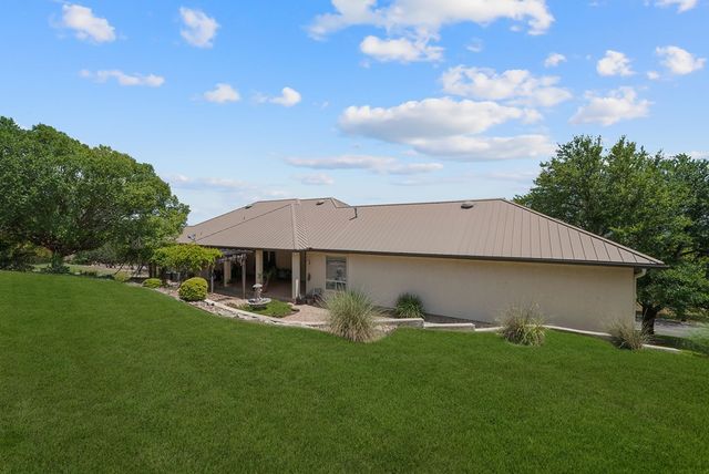 305 Lakewood Dr, Kerrville, TX 78028
