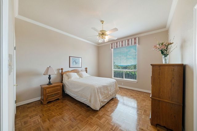 305 Lakewood Dr, Kerrville, TX 78028