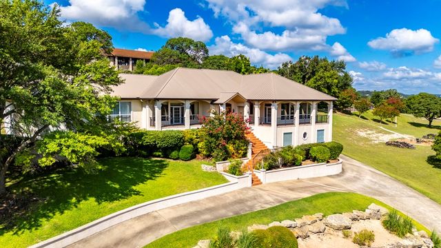 305 Lakewood Dr, Kerrville, TX 78028
