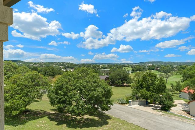 305 Lakewood Dr, Kerrville, TX 78028