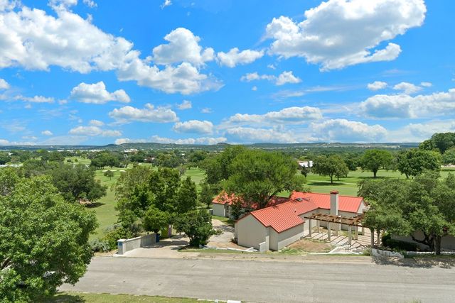 305 Lakewood Dr, Kerrville, TX 78028