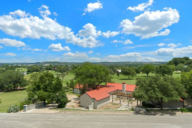 305 Lakewood Dr, Kerrville, TX 78028