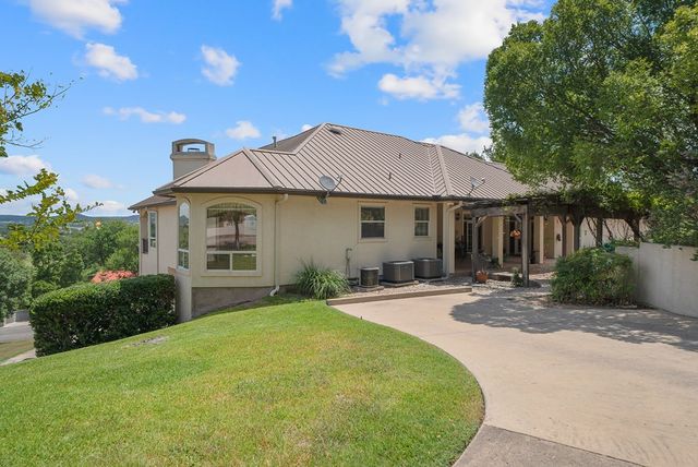 305 Lakewood Dr, Kerrville, TX 78028