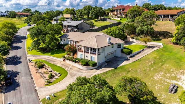 305 Lakewood Dr, Kerrville, TX 78028