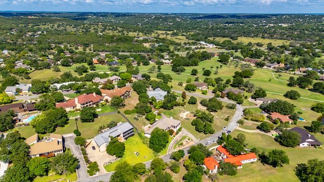 305 Lakewood Dr, Kerrville, TX 78028