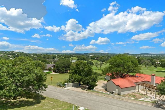 305 Lakewood Dr, Kerrville, TX 78028