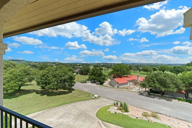 305 Lakewood Dr, Kerrville, TX 78028
