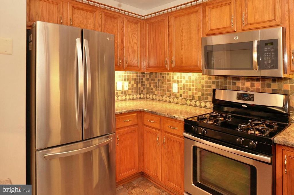 Image 10 of property listing at 13103 MILLHAVEN PL #8-E, Germantown, MD 20874