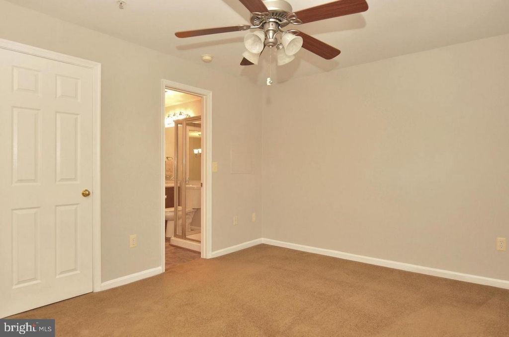Image 18 of property listing at 13103 MILLHAVEN PL #8-E, Germantown, MD 20874