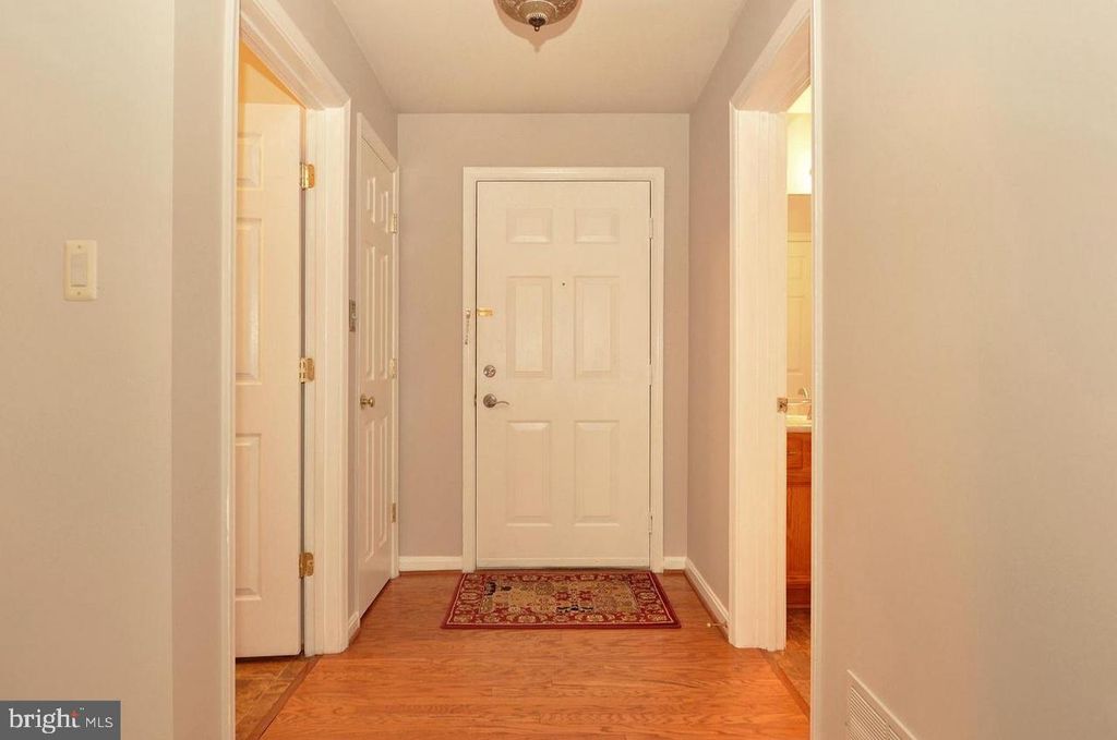 Image 2 of property listing at 13103 MILLHAVEN PL #8-E, Germantown, MD 20874