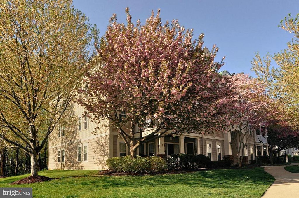 Image 24 of property listing at 13103 MILLHAVEN PL #8-E, Germantown, MD 20874