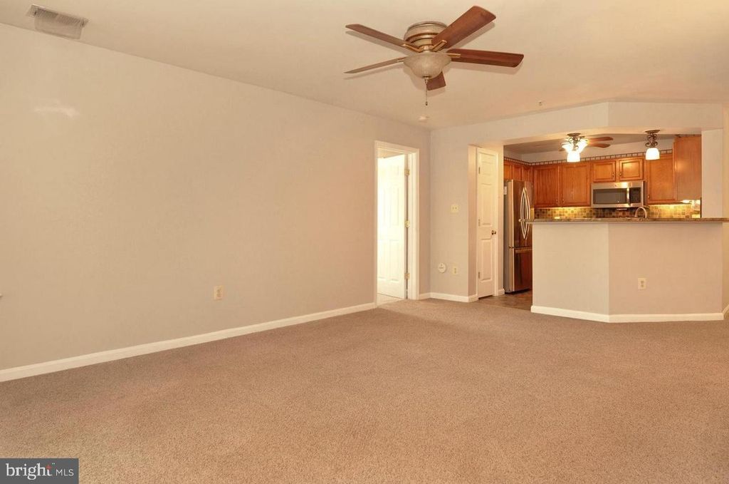 Image 6 of property listing at 13103 MILLHAVEN PL #8-E, Germantown, MD 20874