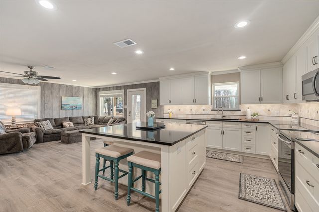 8014 Blue Bird Lane, Athens, TX 75752