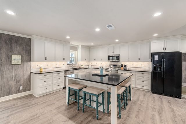 8014 Blue Bird Lane, Athens, TX 75752