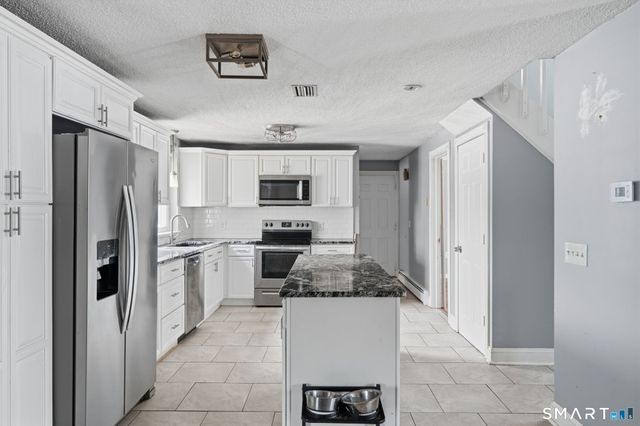 122 Baldwin Drive, Middletown, CT 06457