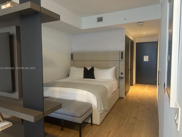 398 NE 5th St 3403, Miami, FL 33132