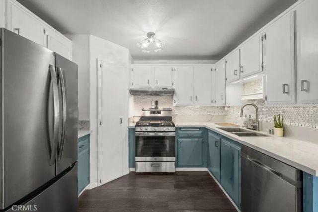 18619 Collins F30, Los Angeles, CA 91356