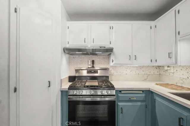18619 Collins F30, Los Angeles, CA 91356