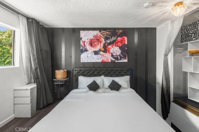 18619 Collins F30, Los Angeles, CA 91356