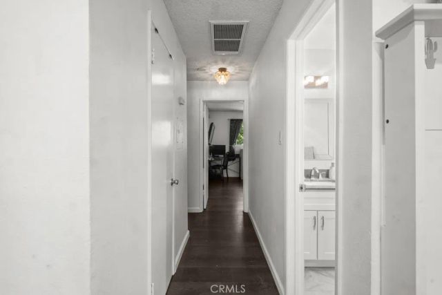18619 Collins F30, Los Angeles, CA 91356