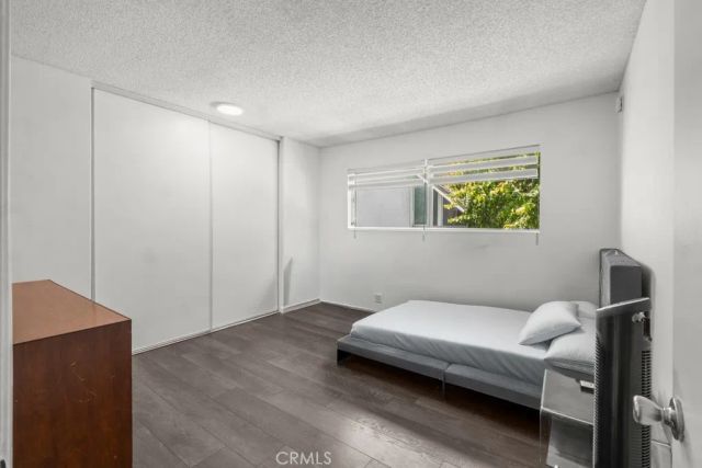 18619 Collins F30, Los Angeles, CA 91356