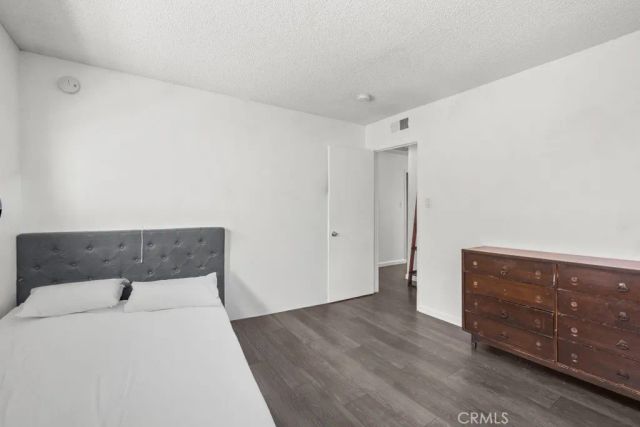 18619 Collins F30, Los Angeles, CA 91356