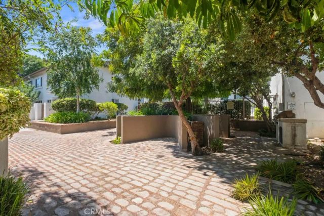 18619 Collins F30, Los Angeles, CA 91356