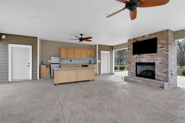 5765 Spring Creek Rd, Tullahoma, TN 37388