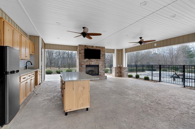 5765 Spring Creek Rd, Tullahoma, TN 37388