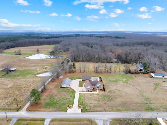 5765 Spring Creek Rd, Tullahoma, TN 37388