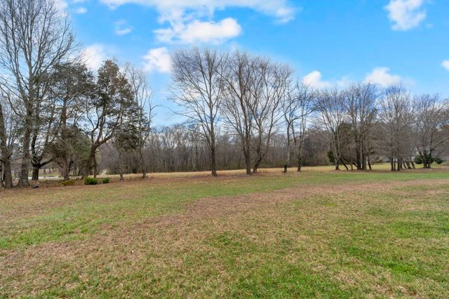 5765 Spring Creek Rd, Tullahoma, TN 37388