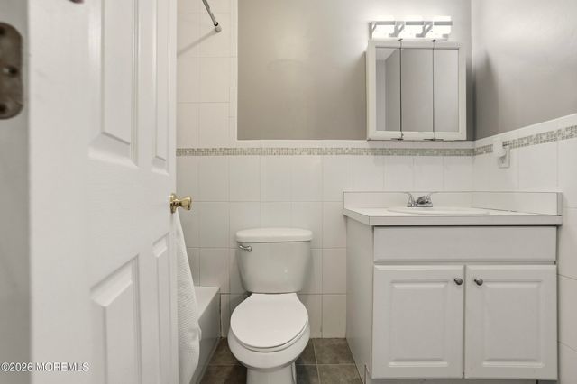 50 Charming Way, Lakewood, NJ 08701