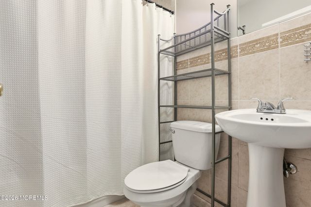 50 Charming Way, Lakewood, NJ 08701