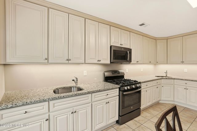 50 Charming Way, Lakewood, NJ 08701