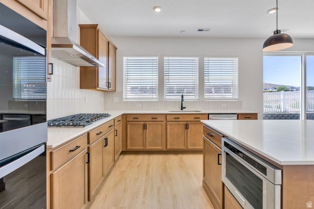 189 N WOODRUN WAY, Saratoga Springs, UT 84045