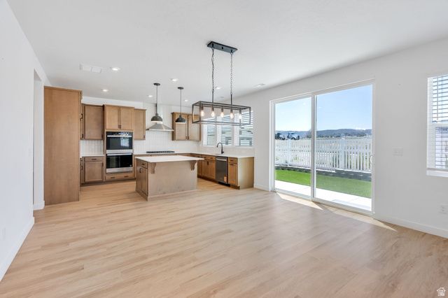 189 N WOODRUN WAY, Saratoga Springs, UT 84045