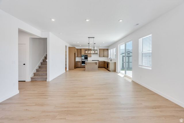 189 N WOODRUN WAY, Saratoga Springs, UT 84045