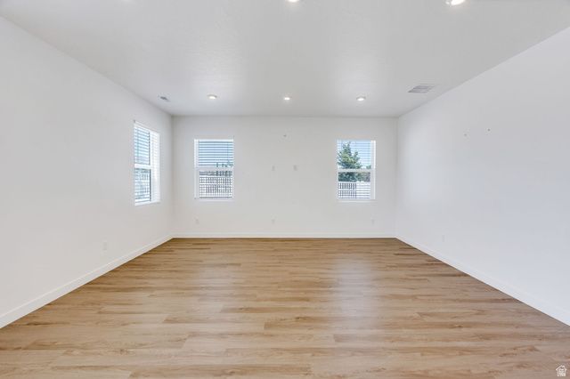 189 N WOODRUN WAY, Saratoga Springs, UT 84045
