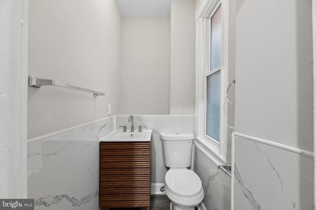 Image 10 of property listing at 1634 RUXTON AVE, Baltimore, MD 21216