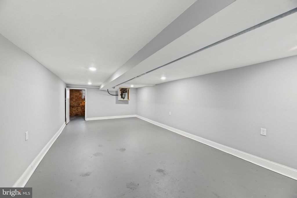 Image 16 of property listing at 1634 RUXTON AVE, Baltimore, MD 21216