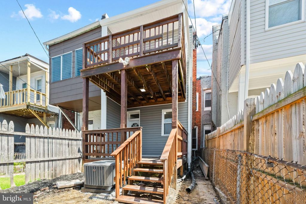 Image 18 of property listing at 1634 RUXTON AVE, Baltimore, MD 21216