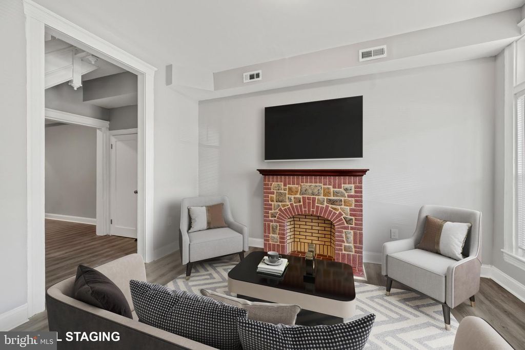 Image 4 of property listing at 1634 RUXTON AVE, Baltimore, MD 21216