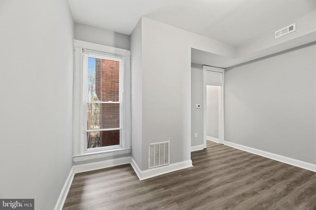 Image 7 of property listing at 1634 RUXTON AVE, Baltimore, MD 21216