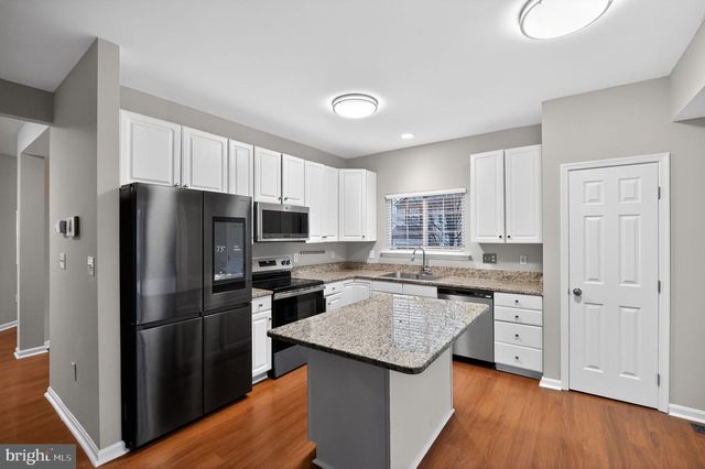 6800 HOLLOW GLEN CT, Gainesville, VA 20155