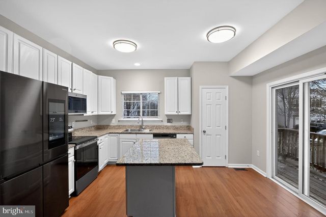 6800 HOLLOW GLEN CT, Gainesville, VA 20155