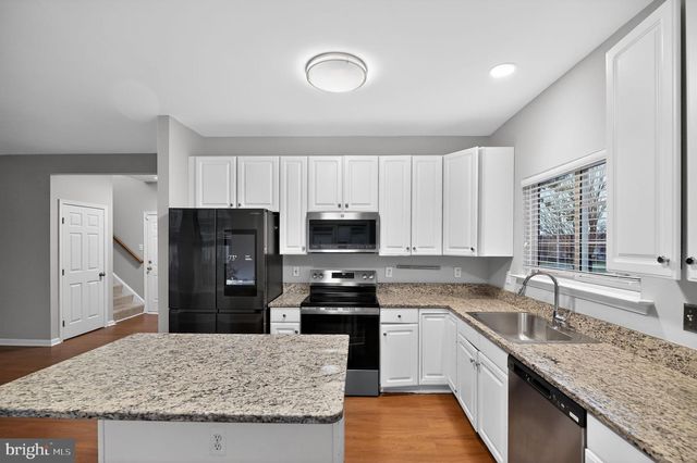 6800 HOLLOW GLEN CT, Gainesville, VA 20155