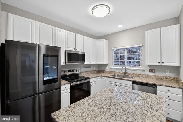 6800 HOLLOW GLEN CT, Gainesville, VA 20155