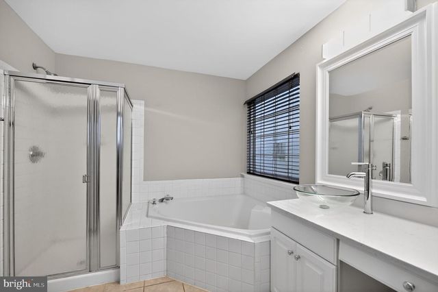 6800 HOLLOW GLEN CT, Gainesville, VA 20155